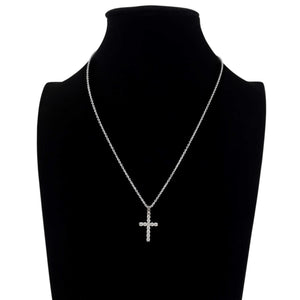 kreuzanhänger aus gold und diamanten mit ankerkette